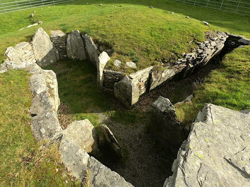 East & centre chambers with entrance