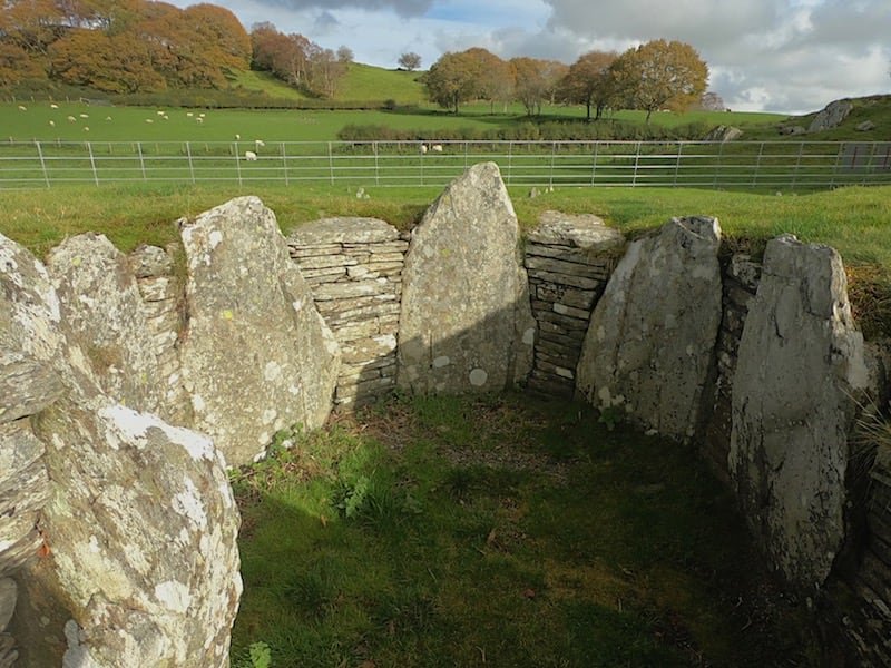 East chamber monoliths