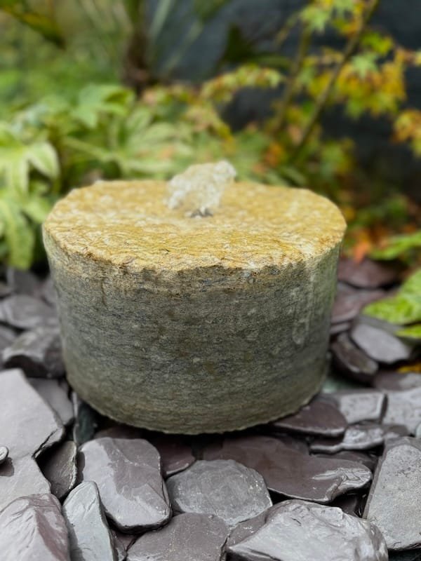 Purbeck Stone Water Feature SB199 | Welsh Slate Water Features 05 Purbeck Stone Water Feature SB199 | Welsh Slate Water Features 05