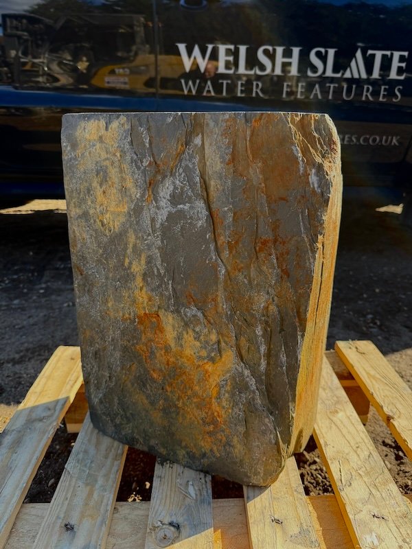 Slate Plinth SM425 | Welsh Slate Water Features 06 Slate Plinth SM425 | Welsh Slate Water Features 06